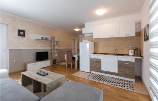 Four-Bedroom Holiday Home In Fazana - 7