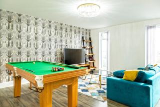 Attractive 2 Bedroom Penthouse with free Parking - Romford - 9