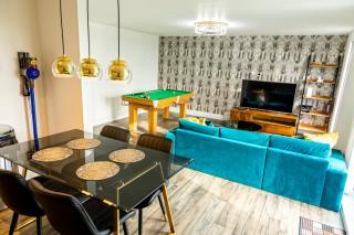 Attractive 2 Bedroom Penthouse with free Parking - Romford - 6