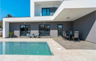 Gorgeous Home In Premantura With Wifi - Premantura - 2
