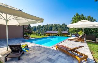 Three-Bedroom Holiday Home In Slunj - 2