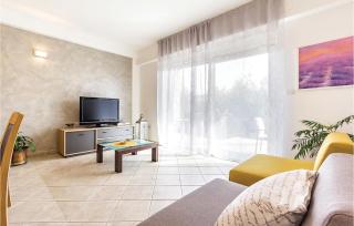 Three-Bedroom Apartment In Medulin - 1