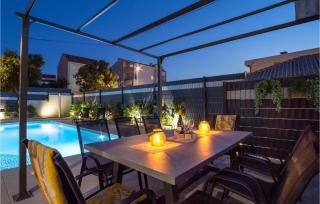 4 Bedroom Lovely Home In Solin - Solin - 9