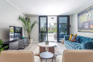 Trendy 2 bedroom apartment in Greenpoint, Cape Town. - Cidade Do Cabo - 0