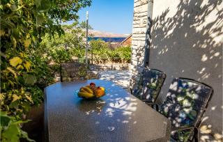 2 Bedroom Gorgeous Home In Karlobag - 5