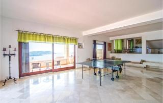 Six-Bedroom Holiday Home In Orasac - 9