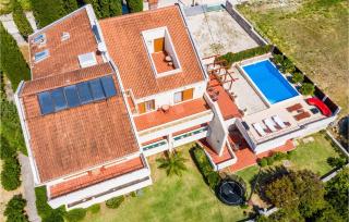 Six-Bedroom Holiday Home In Orasac - 7