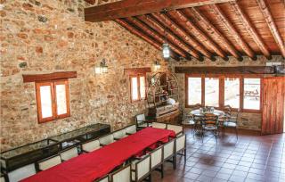 6 Bedroom Awesome Home In La Salzadella - Mas dʼen Rieres - 9