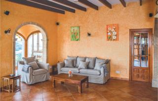 3 Bedroom Beautiful Home In Oliva - 8