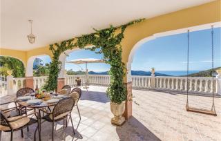 3 Bedroom Awesome Home In Corumbela - Corumbela - 1