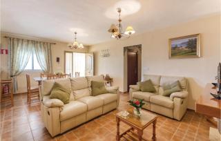 3 Bedroom Awesome Home In Corumbela - 9