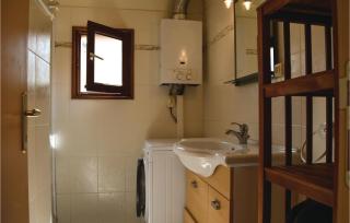 Three-Bedroom Holiday Home In Calcatoggio - 3