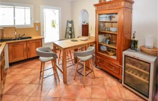 Awesome Home In Chateuneuf De Gadagne - 6