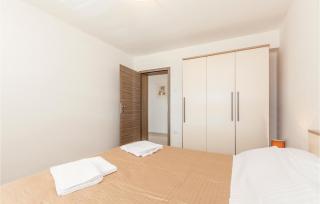 Stunning Apartment In Crikvenica - Crikvenica - 2