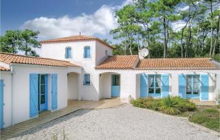 Three-Bedroom Holiday Home In La Tranche Sur Mer - 0