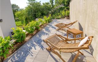 6 Bedroom Stunning Home In Lukovo - Lukovo - 9