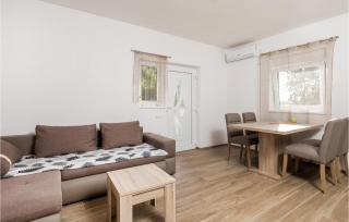 6 Bedroom Stunning Home In Lukovo - Lukovo - 5