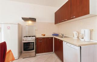 Amazing Apartment In Cesarica - Cesarica - 7