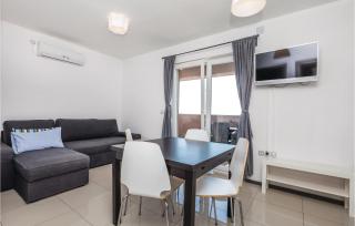 Gorgeous Apartment In Mandre With Wifi - 8