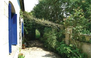 Cozy Home In Plourivo With Kitchen - 5