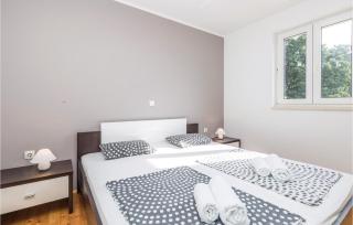 Stunning Apartment In Supetarska Draga - 2