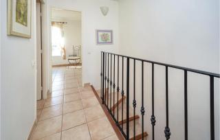 2 Bedroom Cozy Home In Aigues-Mortes - 4