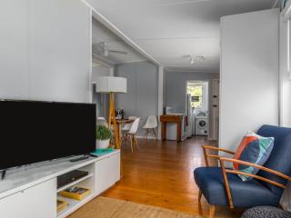 Sirocco Cottage - pet-friendly Huskisson home - 3