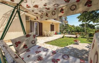 3 Bedroom Cozy Apartment In Viskovo - 5