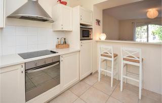 2 Bedroom Cozy Home In Aigues-Mortes - 5