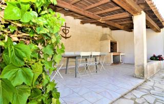 4 Bedroom Lovely Home In Bellegarde - Bellegarde - 4