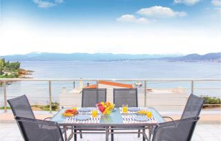3 Bedroom Lovely Home In Chalkida - Calcide - 4