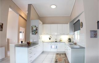 3 Bedroom Lovely Home In Chalkida - Calcide - 8
