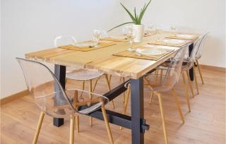 Gorgeous Home In Créances With Wifi - 7