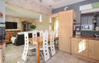 Beautiful Home In Maubec - 9