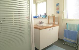 1 Bedroom Awesome Apartment In Royan - 7