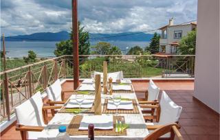 Two-Bedroom Holiday Home In Livanates - Livanates - 9
