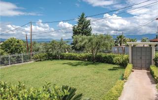 Two-Bedroom Holiday Home In Livanates - Livanates - 6