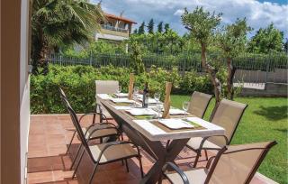 Two-Bedroom Holiday Home In Livanates - Livanates - 7