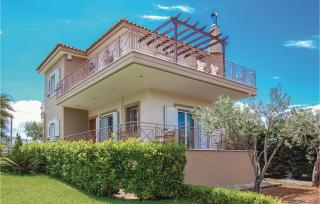 Two-Bedroom Holiday Home In Livanates - Livanates - 3