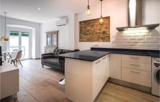 Cozy Apartment In Blanes With Wifi - 9