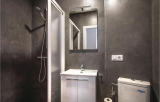 Cozy Apartment In Blanes With Wifi - 7