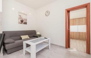 2 Bedroom Nice Apartment In Kampor - 2