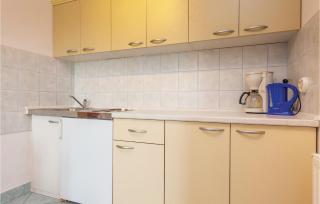 Gorgeous Apartment In Crikvenica - Crikvenica - 6