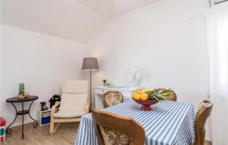 1 Bedroom Lovely Apartment In Vlasici - 6