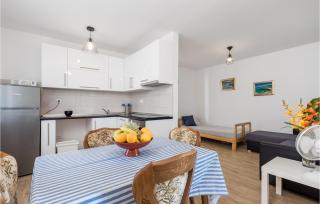 1 Bedroom Lovely Apartment In Vlasici - Vlašići - 7