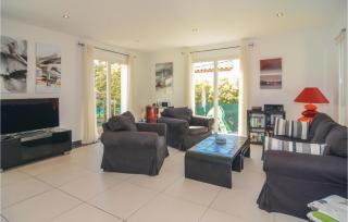 Cozy Home In Aigues-Mortes With Kitchen - Aigues-Mortes - 9