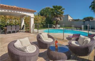 Cozy Home In Aigues-Mortes With Kitchen - Aigues-Mortes - 8
