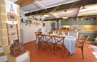 Cozy Home In St Quentin La Poterie - 9