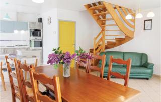 4 Bedroom Gorgeous Home In Saint Roman - Saint-Roman - 9
