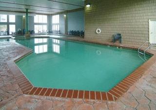 Crown Choice Inn & Suites Lakeview and Waterpark - Mackinaw City - 2